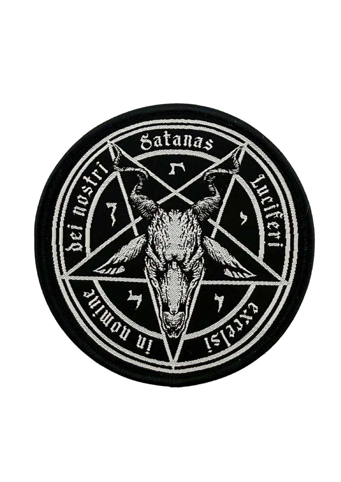 Schwarzer satanas patch mit weißem besticktem pentagramm und baphomet kopf umgeben von okkulten symbolen und lateintext